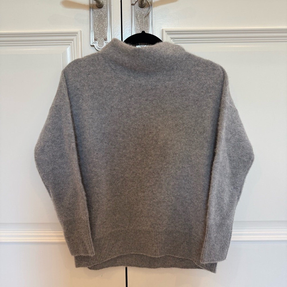 Vince Funnel Neck Cashmere Sweater XS Gray Minimalist Feminine Normcore - Picture 2 of 7